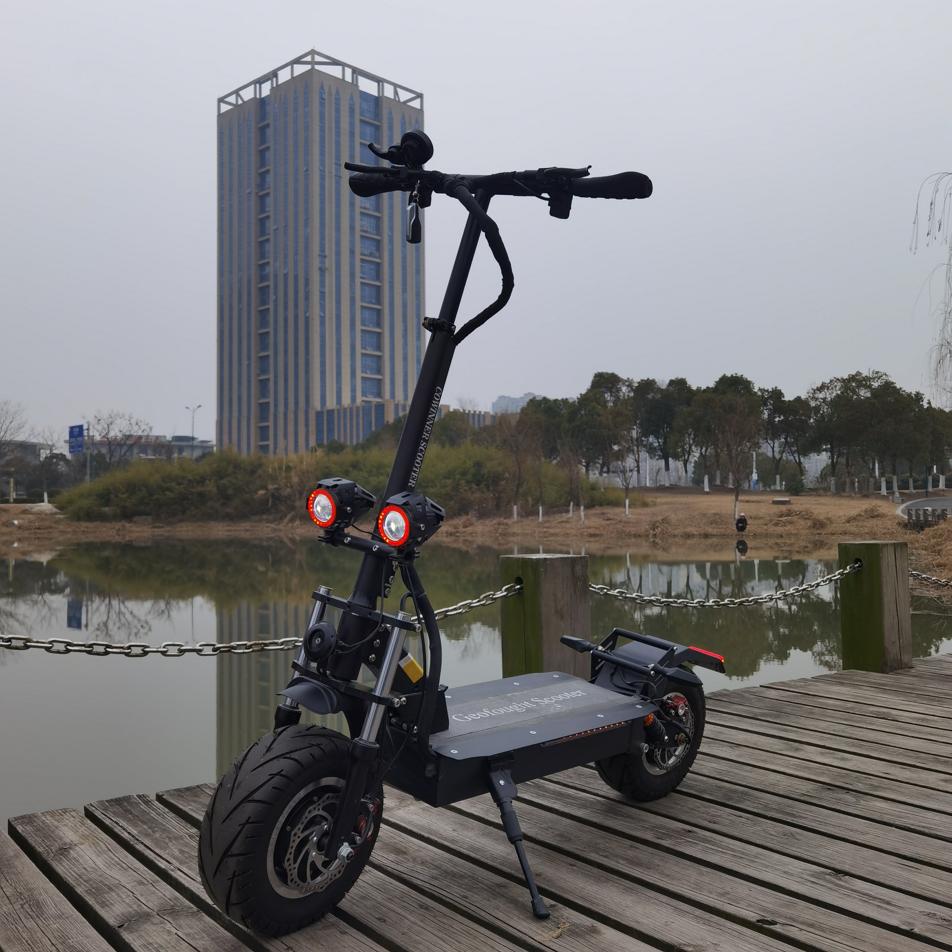 60V 5600W dual motor E scooter 13inch tire 70-80km/h electric scooter